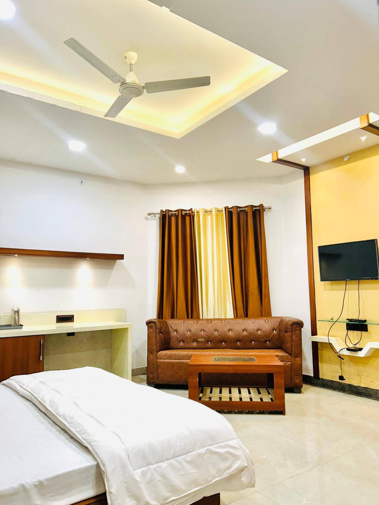 Krishnam Resort Jabalpur Exterior photo